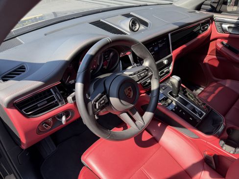 Certified 2023 Porsche Macan S AWD/4WD image 4