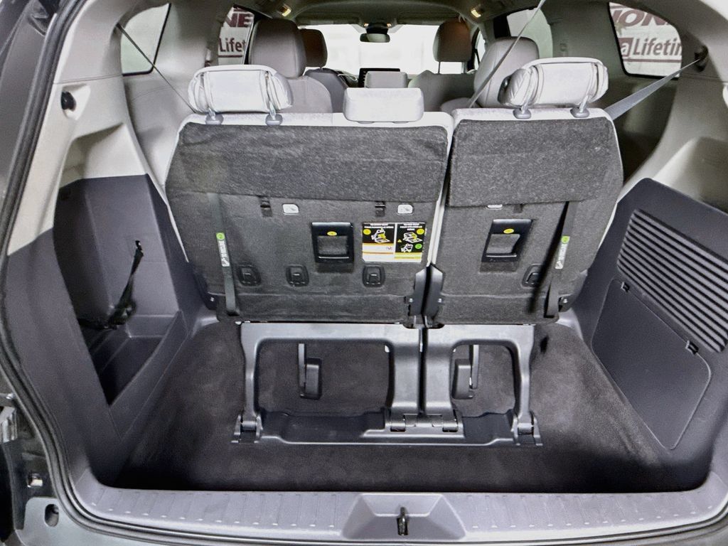 Certified 2024 Toyota Sienna LE FWD image 28