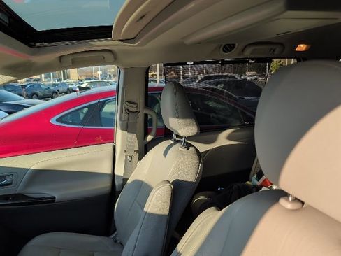 Used 2020 Toyota Sienna XLE Premium image 10