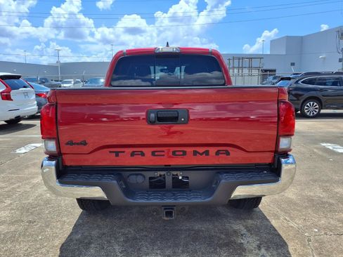 Used 2018 Toyota Tacoma TRD Off-Road AWD/4WD image 24