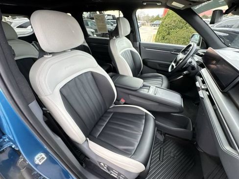 Used 2024 Kia EV9 GT-Line AWD/4WD image 28