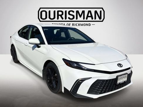 Used 2025 Toyota Camry SE w/ Convenience Package FWD image 7