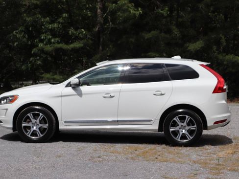 Used 2015 Volvo XC60 T6 w/ Proximity Package AWD/4WD image 39