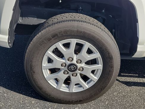 Certified 2024 Toyota Tacoma SR5 image 9