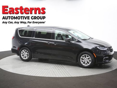 Used 2023 Chrysler Pacifica Touring-L FWD image 49
