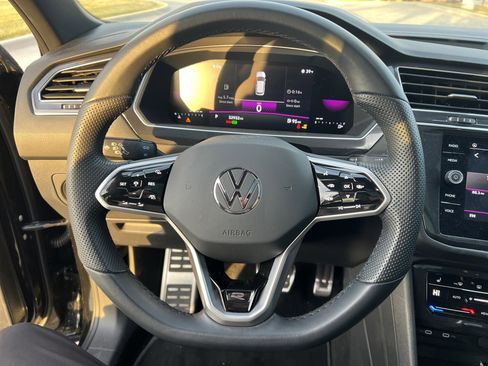 Certified 2023 Volkswagen Tiguan SE R-Line image 17