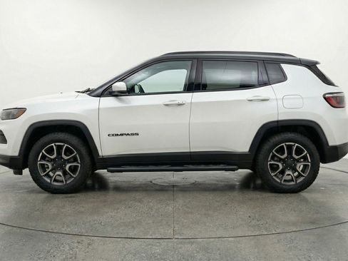 Used 2025 Jeep Compass Trailhawk w/ Trailer Tow Group AWD/4WD image 5