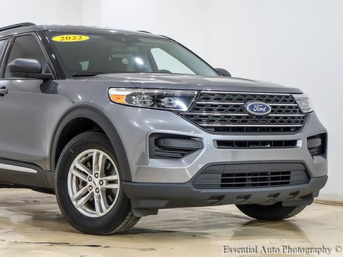 Used 2022 Ford Explorer XLT AWD/4WD image 2
