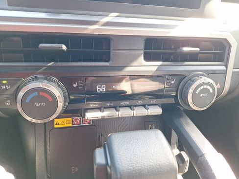 Used 2025 Toyota 4Runner TRD Off-Road AWD/4WD image 25