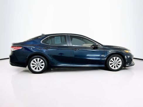 Used 2019 Toyota Camry LE image 10