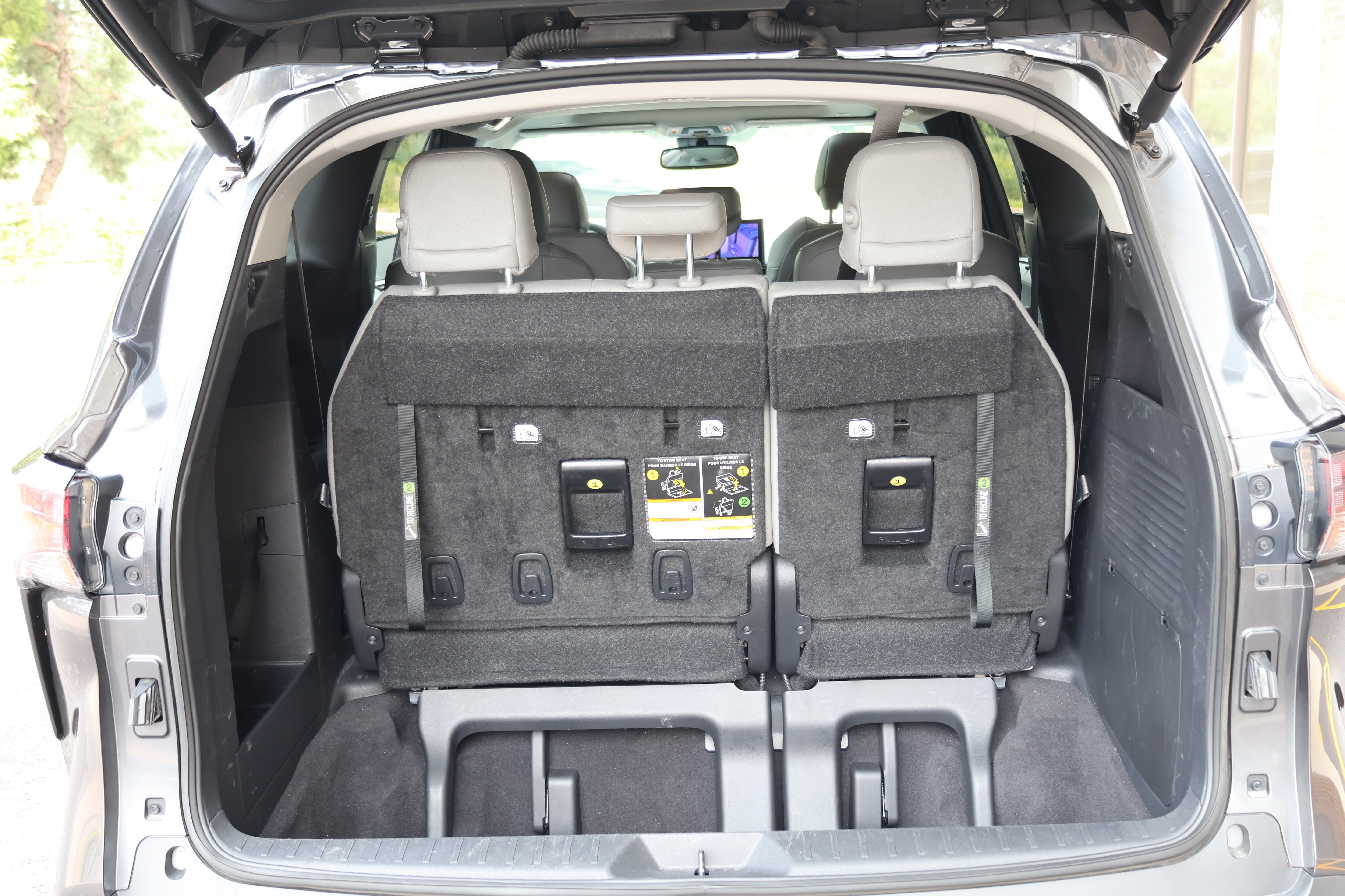Certified 2025 Toyota Sienna XLE FWD image 7