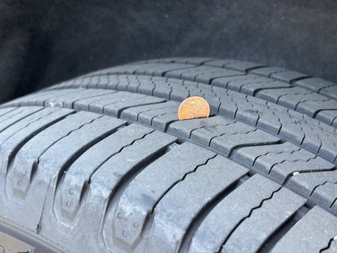 Used 2021 GMC Acadia SLE w/ Driver Convenience Package image 14