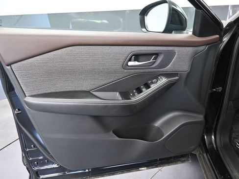 Used 2023 Nissan Rogue SV AWD/4WD image 19