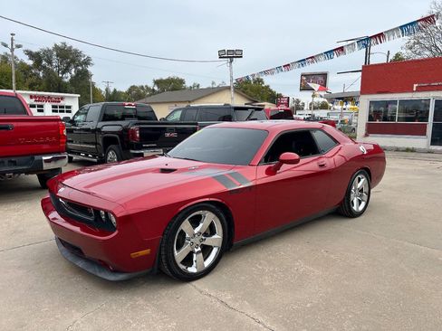 Used 2009 Dodge Challenger R/T image 2