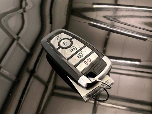 Certified 2022 Ford Explorer XLT w/ Equipment Group 202A image 9