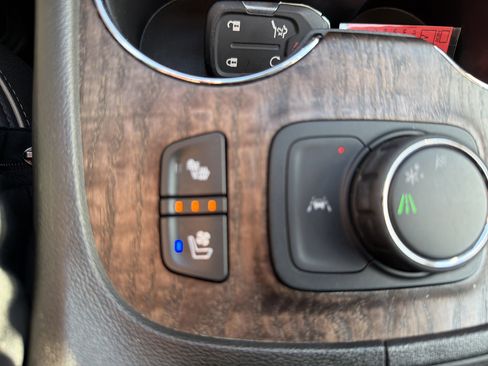Used 2023 GMC Acadia Denali w/ Denali Technology Package FWD image 41