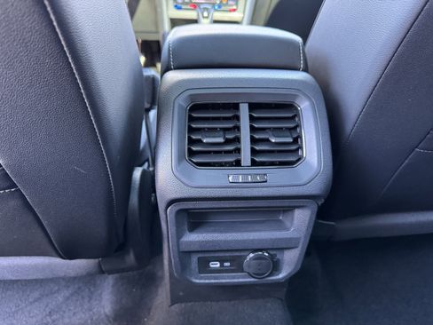 Used 2022 Volkswagen Tiguan SE R-Line image 34