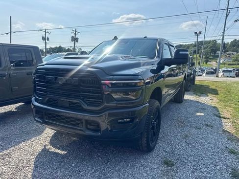 Used 2025 RAM 3500 Laramie AWD/4WD image 2