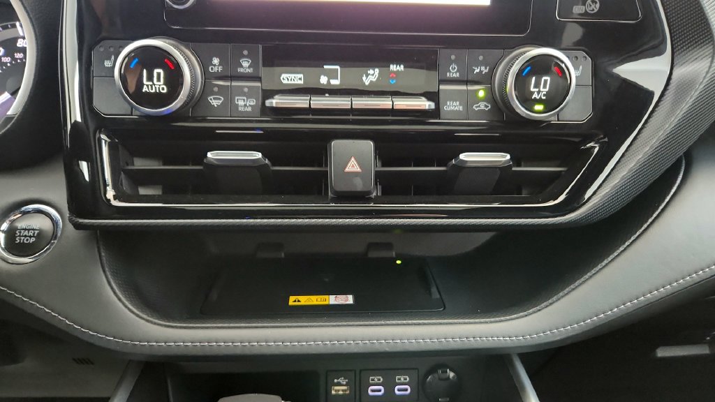 Used 2023 Toyota Highlander XSE AWD/4WD image 32