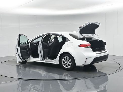 Used 2025 Toyota Corolla LE image 35