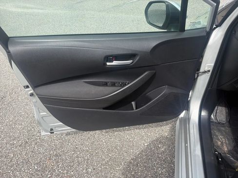 Used 2021 Toyota Corolla LE FWD image 13
