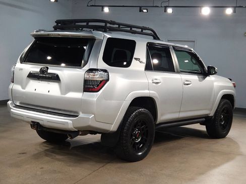 Used 2022 Toyota 4Runner TRD Off-Road Premium AWD/4WD image 7