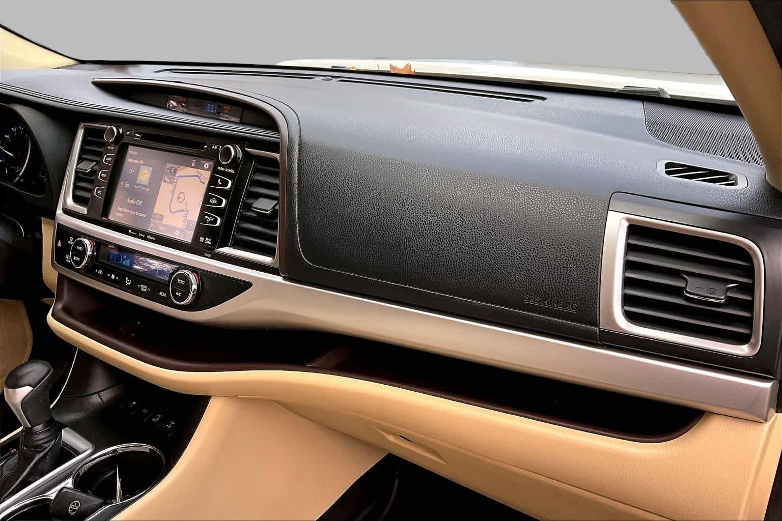 Certified 2019 Toyota Highlander XLE AWD/4WD image 17