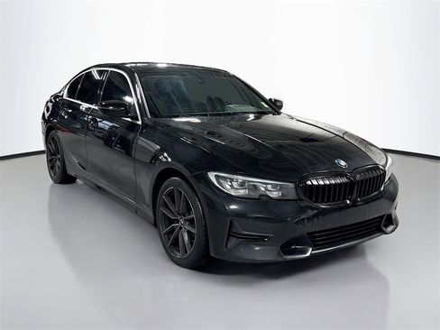 Used 2020 BMW 330i xDrive 330i xDrive w/ Driving Assistance Package image 3