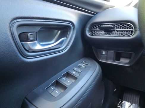 Certified 2025 Honda HR-V LX image 33