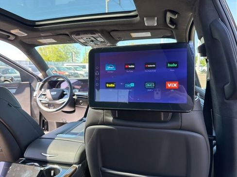 Used 2025 Cadillac Escalade Sport Platinum image 14