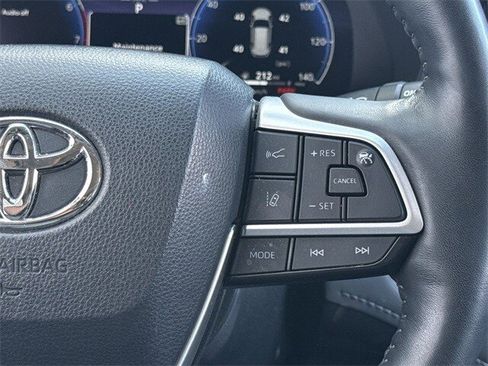 Used 2023 Toyota Highlander Limited image 15