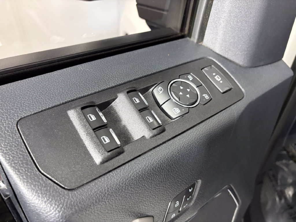 Used 2022 Ford F350 Lariat w/ Lariat Value Package AWD/4WD image 13