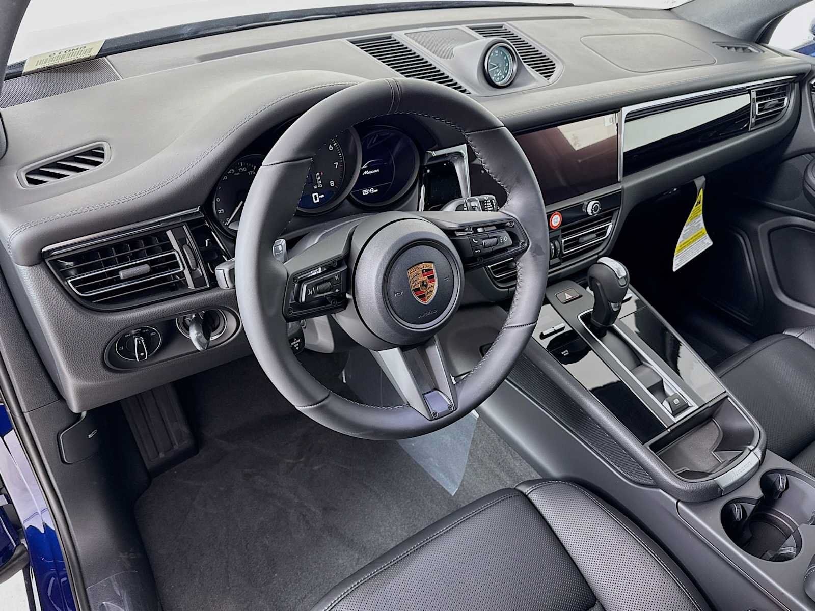 Used 2026 Porsche Macan AWD/4WD image 4