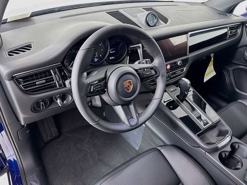 New 2026 Porsche Macan image 4