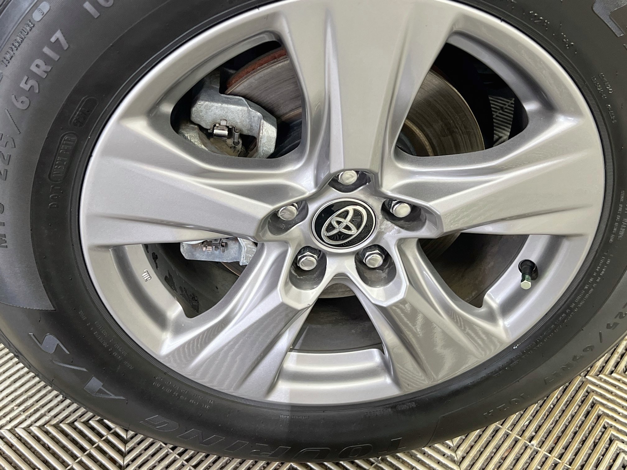 Used 2024 Toyota RAV4 XLE w/ Convenience Package AWD/4WD image 14