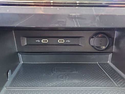 Certified 2023 Volkswagen Tiguan SE w/ Panoramic Sunroof Package image 11