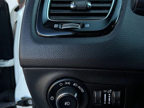 Used 2018 Jeep Compass Latitude AWD/4WD image 18