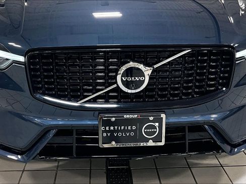 Certified 2024 Volvo XC60 B5 Ultimate w/ Climate Package image 31
