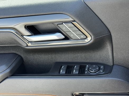 Used 2025 GMC Sierra 2500 AT4 image 28