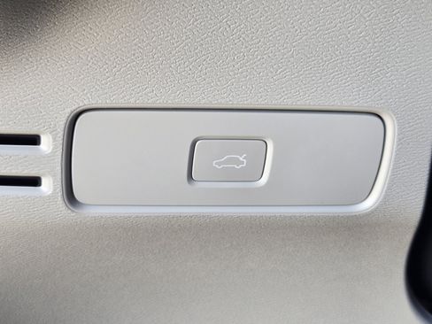 Used 2022 Volvo XC60 B5 Inscription w/ Advanced Package FWD image 20