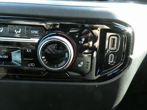 Certified 2022 Chevrolet Silverado 1500 RST image 26