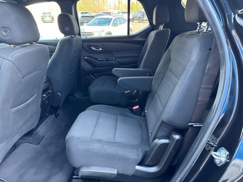 Used 2023 Chevrolet Traverse LT w/ Midnight/Sport Edition image 18