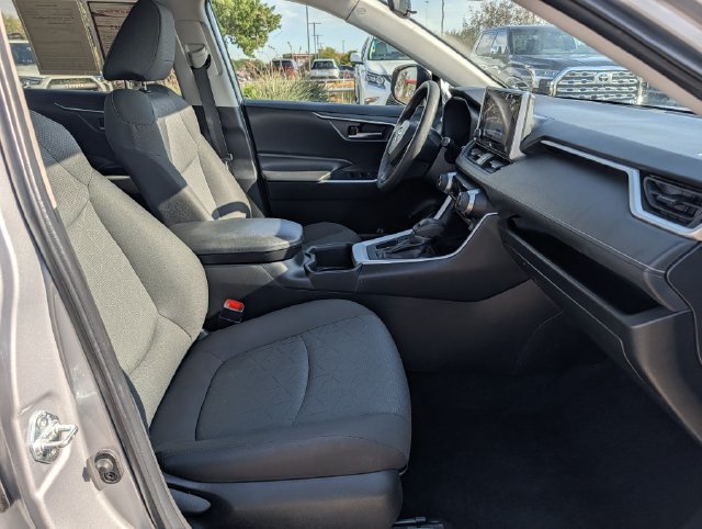 Used 2024 Toyota RAV4 XLE FWD image 31