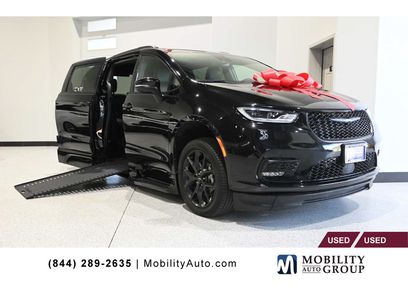 Used 2023 Chrysler Pacifica Touring-L w/ S Appearance Package