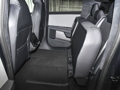 Used 2025 Tesla Cybertruck AWD Crew Cab image 51