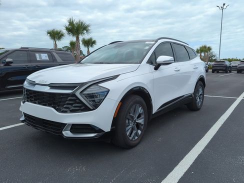 Certified 2025 Kia Sportage SX image 4