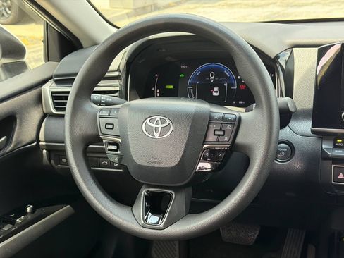 Used 2025 Toyota Camry LE FWD image 24