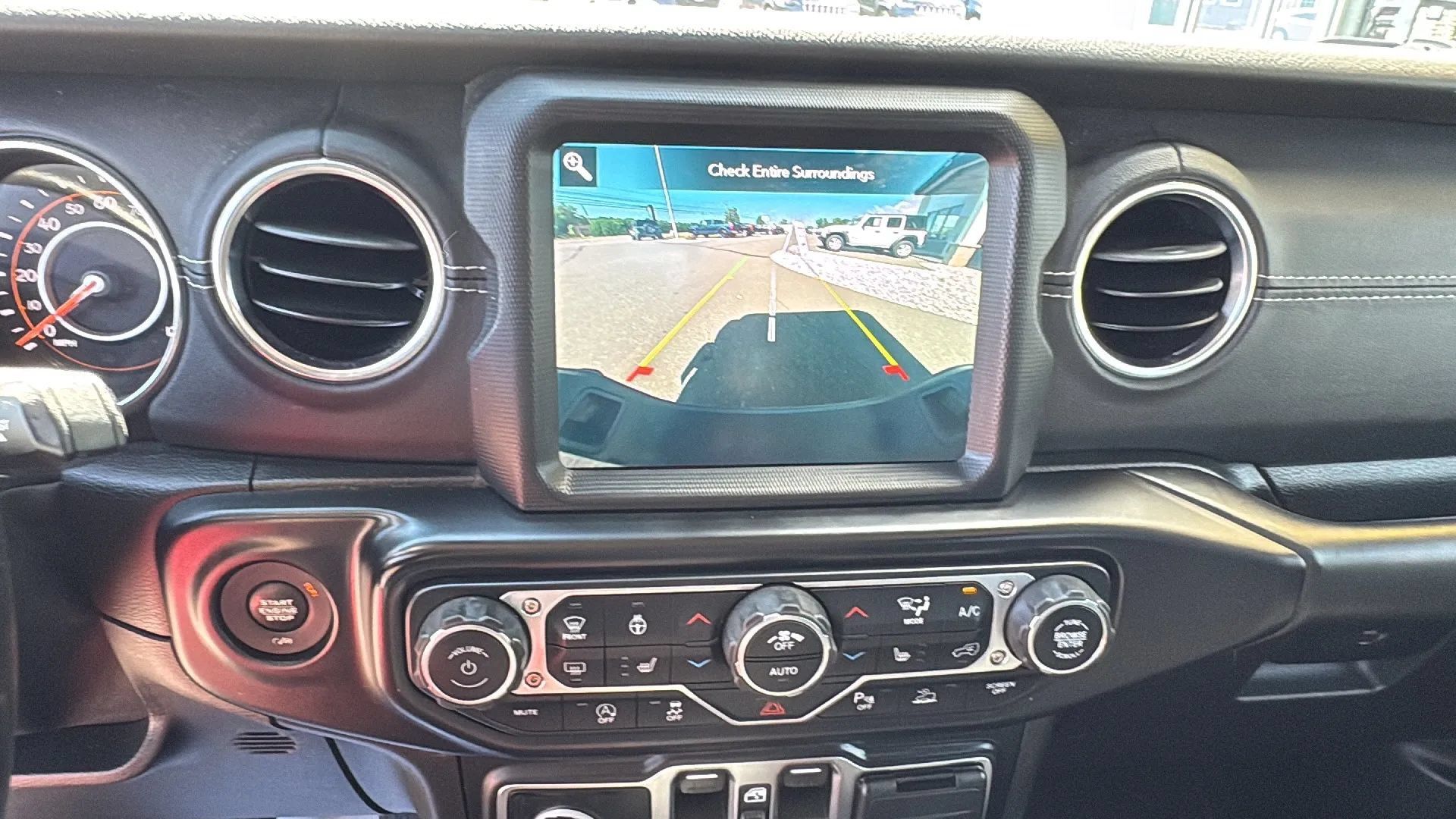 Used 2020 Jeep Gladiator Overland AWD/4WD image 8