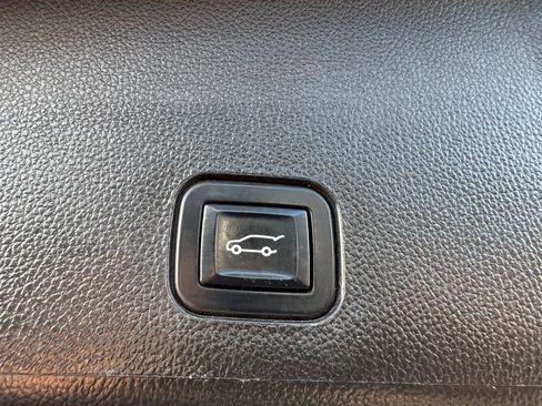 Used 2014 Cadillac SRX Luxury image 29