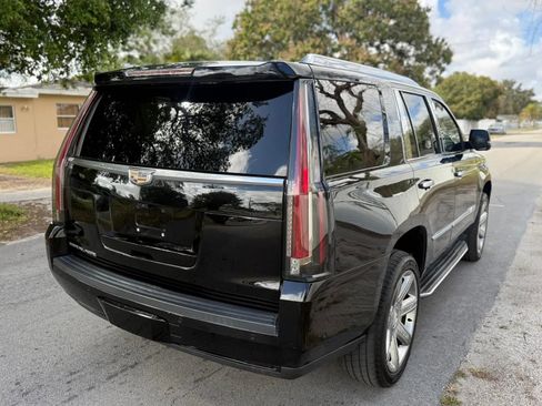 Used 2018 Cadillac Escalade Luxury image 7